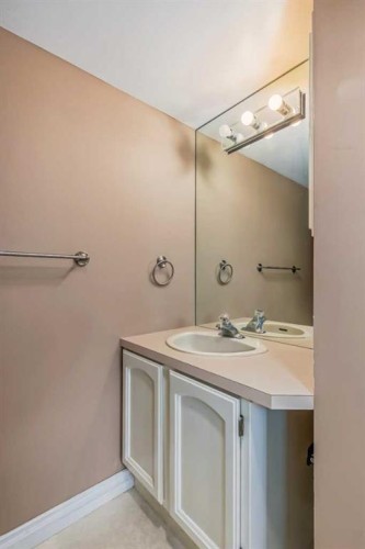 8-834 2 Avenue Nw, Calgary, AB - Indoor Photo Showing Other Room