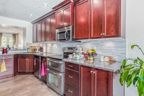 8-834 2 Avenue Nw, Calgary, AB - Indoor Photo Showing Kitchen