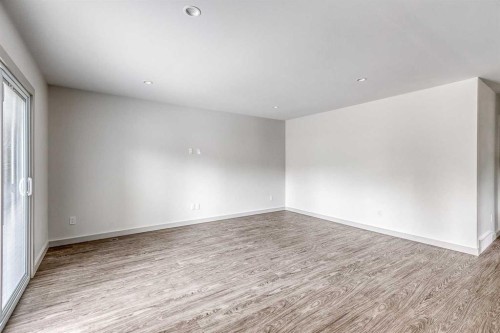 632 Cantrell Drive Sw, Calgary, AB - Indoor Photo Showing Other Room