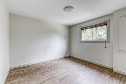 632 Cantrell Drive Sw, Calgary, AB - Indoor Photo Showing Other Room