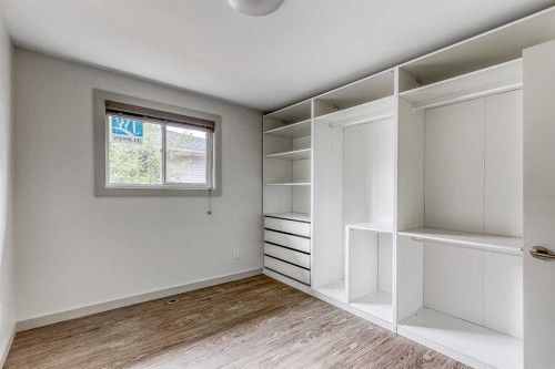 632 Cantrell Drive Sw, Calgary, AB - Indoor Photo Showing Other Room