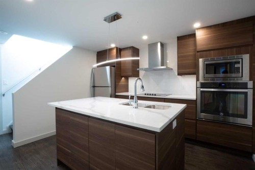632 Cantrell Drive Sw, Calgary, AB - Indoor Photo Showing Kitchen With Double Sink With Upgraded Kitchen