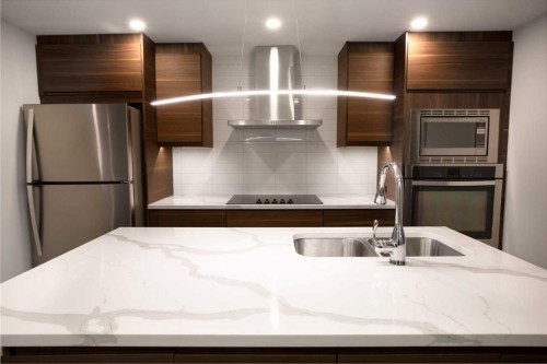 632 Cantrell Drive Sw, Calgary, AB - Indoor Photo Showing Kitchen With Upgraded Kitchen