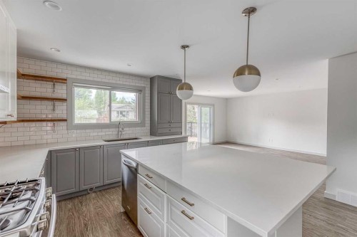 632 Cantrell Drive Sw, Calgary, AB - Indoor Photo Showing Kitchen