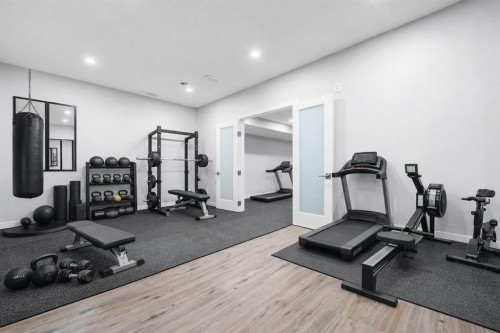 70 Royal Ridge Manor Nw, Calgary, AB - Indoor Photo Showing Gym Room