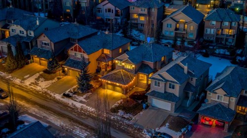70 Royal Ridge Manor Nw, Calgary, AB -  With Facade