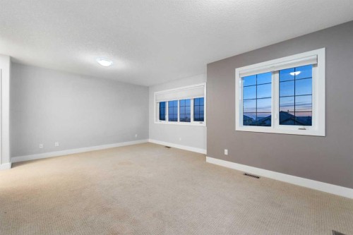 70 Royal Ridge Manor Nw, Calgary, AB - Indoor Photo Showing Other Room