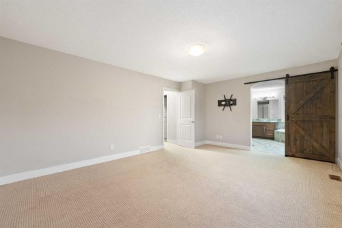 70 Royal Ridge Manor Nw, Calgary, AB - Indoor Photo Showing Other Room