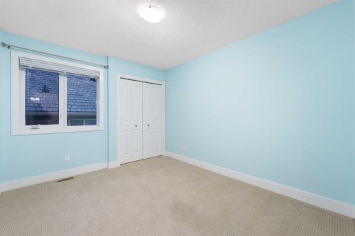 70 Royal Ridge Manor Nw, Calgary, AB - Indoor Photo Showing Other Room