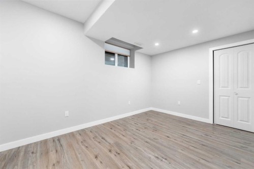 70 Royal Ridge Manor Nw, Calgary, AB - Indoor Photo Showing Other Room