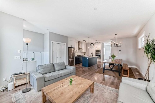 129 Lucas Crescent Nw, Calgary, AB - Indoor Photo Showing Living Room