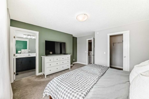129 Lucas Crescent Nw, Calgary, AB - Indoor Photo Showing Bedroom