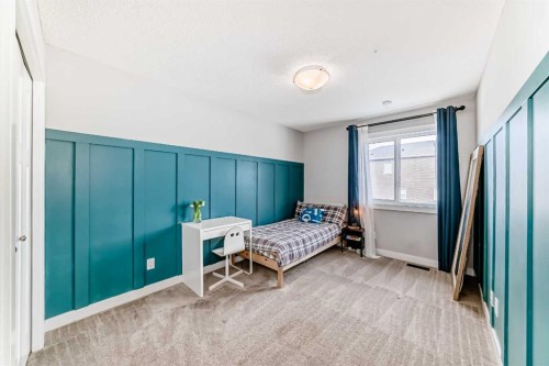 129 Lucas Crescent Nw, Calgary, AB - Indoor Photo Showing Bedroom