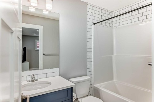 129 Lucas Crescent Nw, Calgary, AB - Indoor Photo Showing Bathroom