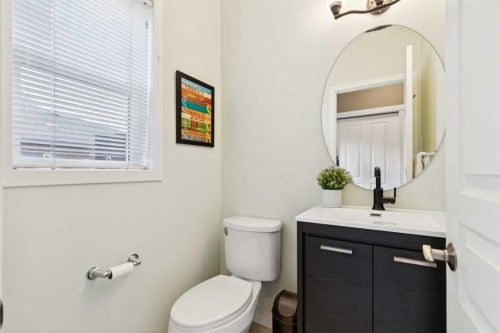 305 Mahogany Boulevard Se, Calgary, AB - Indoor Photo Showing Bathroom