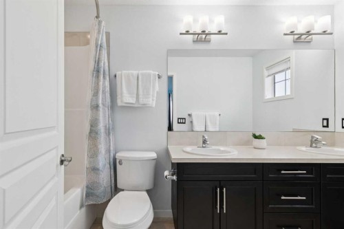 305 Mahogany Boulevard Se, Calgary, AB - Indoor Photo Showing Bathroom