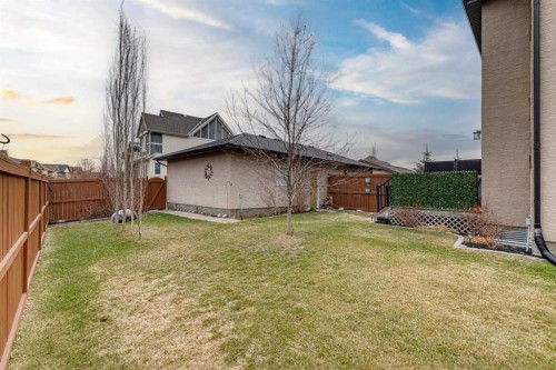 305 Mahogany Boulevard Se, Calgary, AB - Outdoor
