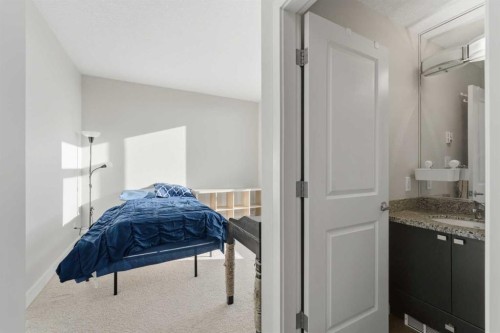 702-77 Spruce Place Sw, Calgary, AB - Indoor Photo Showing Bedroom