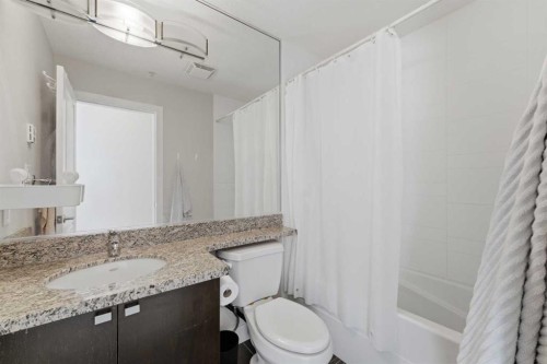 702-77 Spruce Place Sw, Calgary, AB - Indoor Photo Showing Bathroom