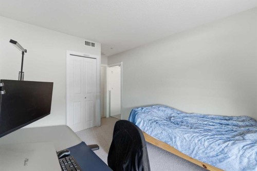 702-77 Spruce Place Sw, Calgary, AB - Indoor Photo Showing Bedroom