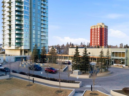 702-77 Spruce Place Sw, Calgary, AB - Outdoor With Facade