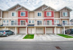 12 Redstone Circle NE Calgary, AB T3N 0M8