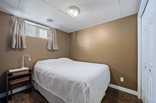 162 West Creek Bay, Chestermere, AB - Indoor Photo Showing Bedroom