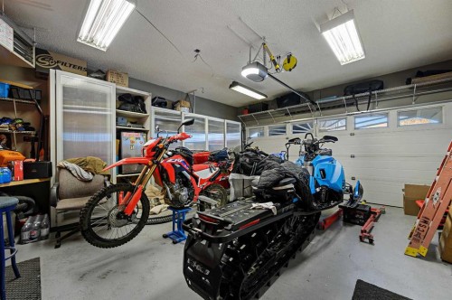 162 West Creek Bay, Chestermere, AB - Indoor Photo Showing Garage