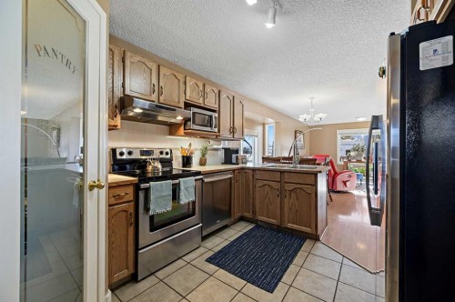 162 West Creek Bay, Chestermere, AB - Indoor Photo Showing Kitchen