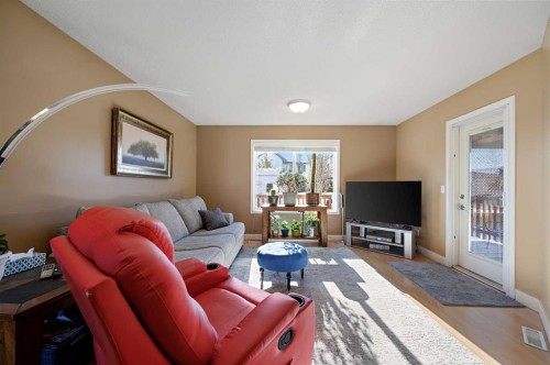 162 West Creek Bay, Chestermere, AB - Indoor Photo Showing Living Room