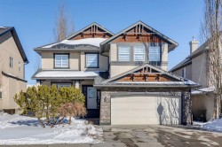 94 Discovery Ridge Way SW Calgary, AB T3H 5G5