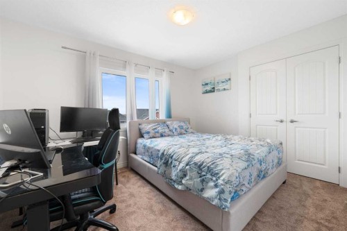 99 Evansglen Circle Nw, Calgary, AB - Indoor Photo Showing Bedroom