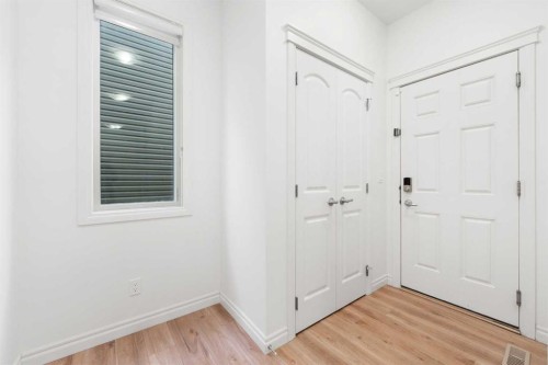 99 Evansglen Circle Nw, Calgary, AB - Indoor Photo Showing Other Room