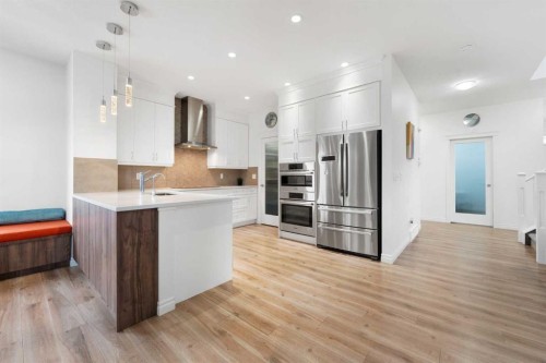 99 Evansglen Circle Nw, Calgary, AB - Indoor Photo Showing Kitchen With Upgraded Kitchen