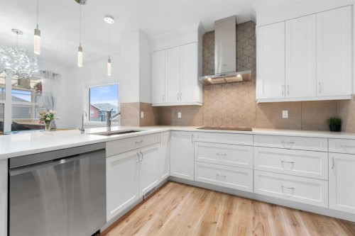 99 Evansglen Circle Nw, Calgary, AB - Indoor Photo Showing Kitchen With Upgraded Kitchen