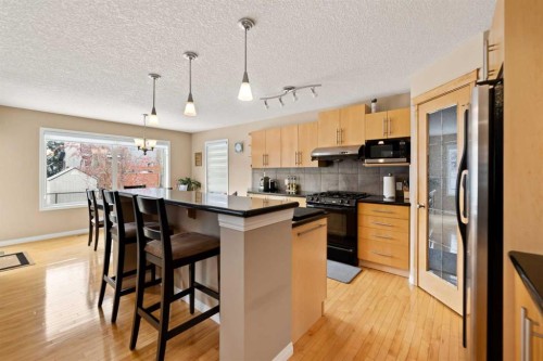 43 Cougarstone Court Sw, Calgary, AB - Indoor Photo Showing Kitchen