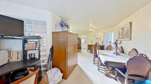 2219 Westmount Road Nw, Calgary, AB - Indoor Photo Showing Other Room