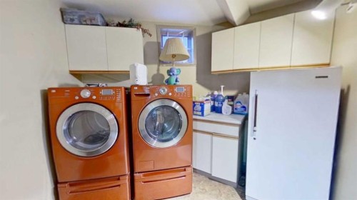 2219 Westmount Road Nw, Calgary, AB - Indoor Photo Showing Laundry Room