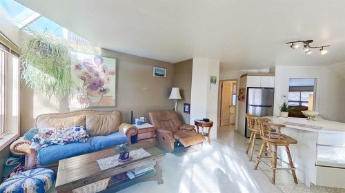 2219 Westmount Road Nw, Calgary, AB - Indoor Photo Showing Other Room