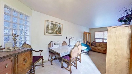 2219 Westmount Road Nw, Calgary, AB - Indoor Photo Showing Dining Room