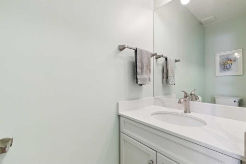 304 Mt. Brewster Circle Se, Calgary, AB - Indoor Photo Showing Bathroom