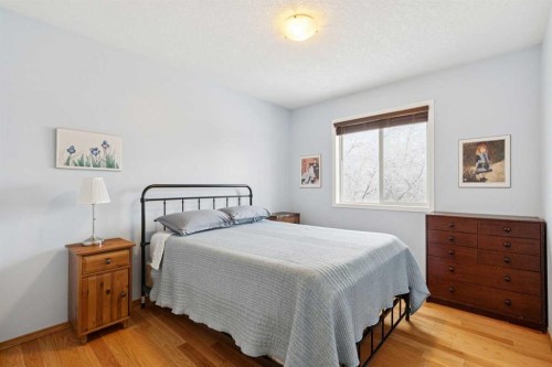 304 Mt. Brewster Circle Se, Calgary, AB - Indoor Photo Showing Bedroom