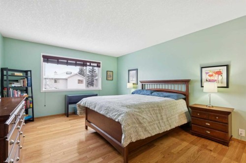 304 Mt. Brewster Circle Se, Calgary, AB - Indoor Photo Showing Bedroom