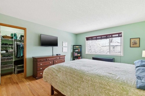 304 Mt. Brewster Circle Se, Calgary, AB - Indoor Photo Showing Bedroom