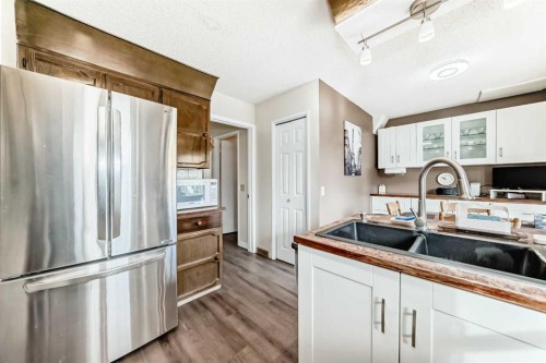 15 Whitewood Bay Ne, Calgary, AB - Indoor Photo Showing Kitchen