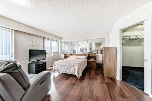 15 Whitewood Bay Ne, Calgary, AB - Indoor Photo Showing Bedroom