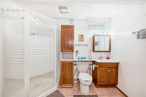 15 Whitewood Bay Ne, Calgary, AB - Indoor Photo Showing Bathroom