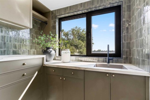 692 West Chestermere Drive, Chestermere, AB - Indoor Photo Showing Bathroom