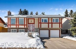 6135 Thornaby Way NW Calgary, AB T2K 5K7