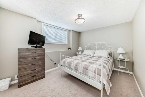 266 Fireside Place, Cochrane, AB - Indoor Photo Showing Bedroom